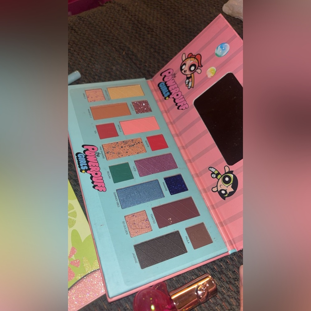 Makeup bundle - Picture 2 of 3